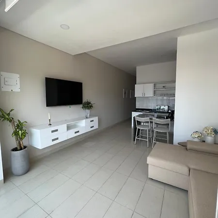 Encantador Apto Al Lado Del Aerop Y De La Playa Apartamento